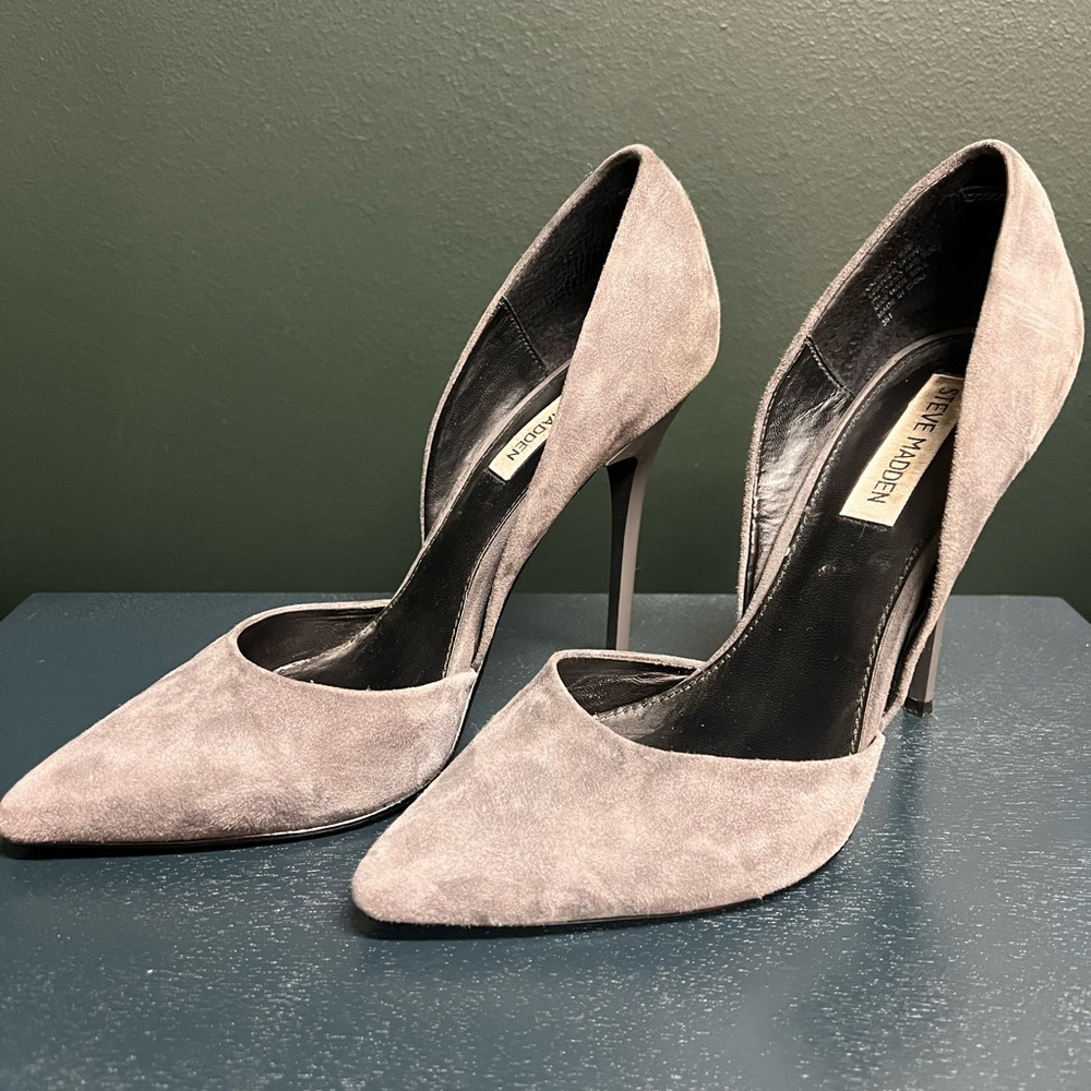 -$25 Suede Steve Madden Varcity Gray pumps - Picture 3 of 7